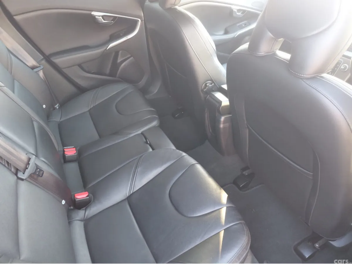 Volvo V40 Hatchback, Petrol, 2014, Black