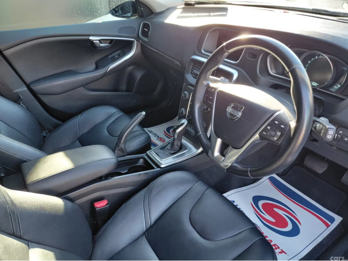 Volvo V40 Hatchback, Petrol, 2014, Black