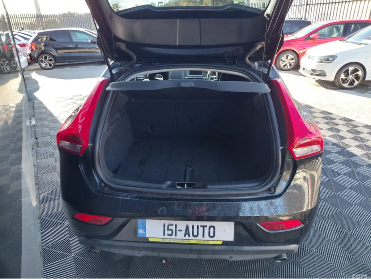 Volvo V40 Hatchback, Petrol, 2015, Black