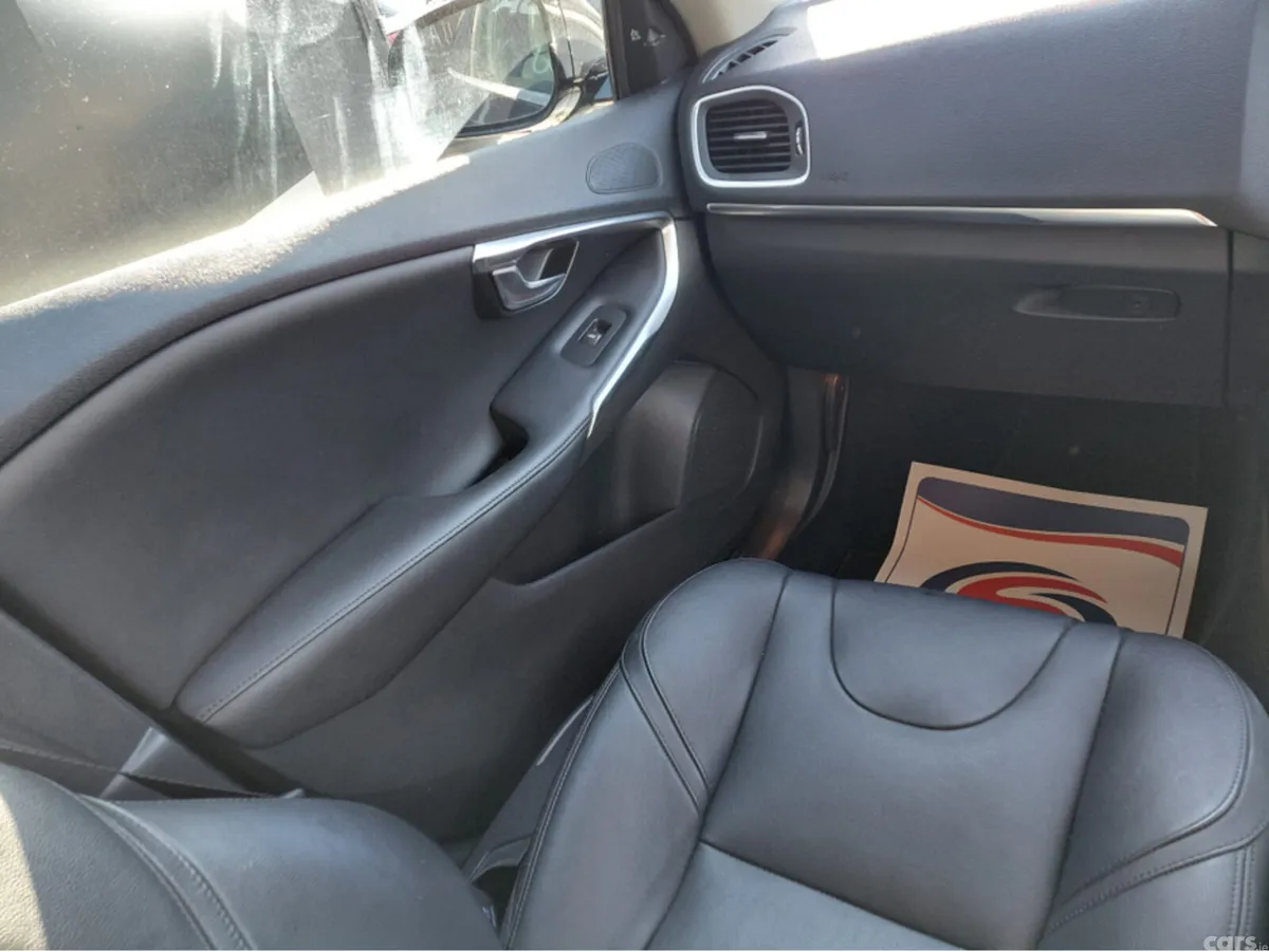 Volvo V40 Hatchback, Petrol, 2015, Black