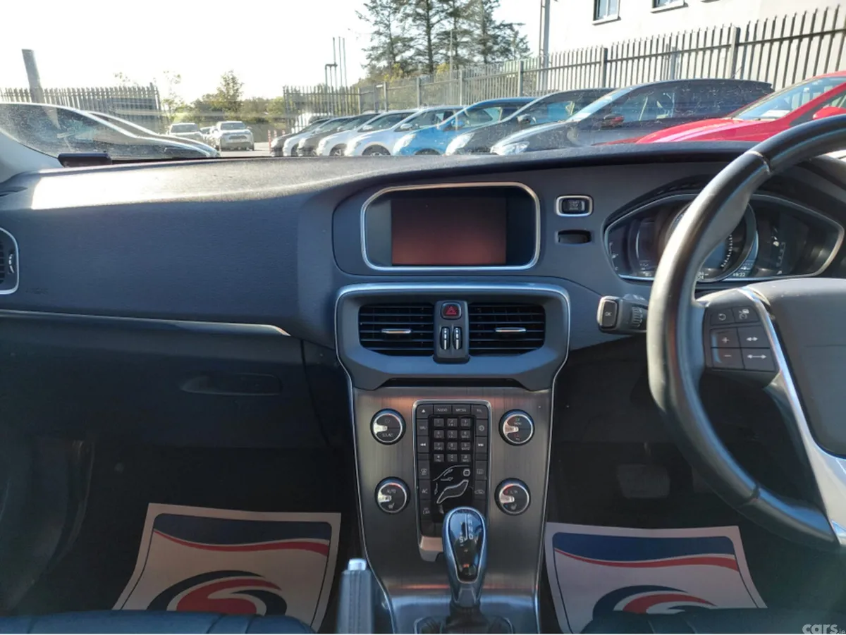 Volvo V40 Hatchback, Petrol, 2015, Black