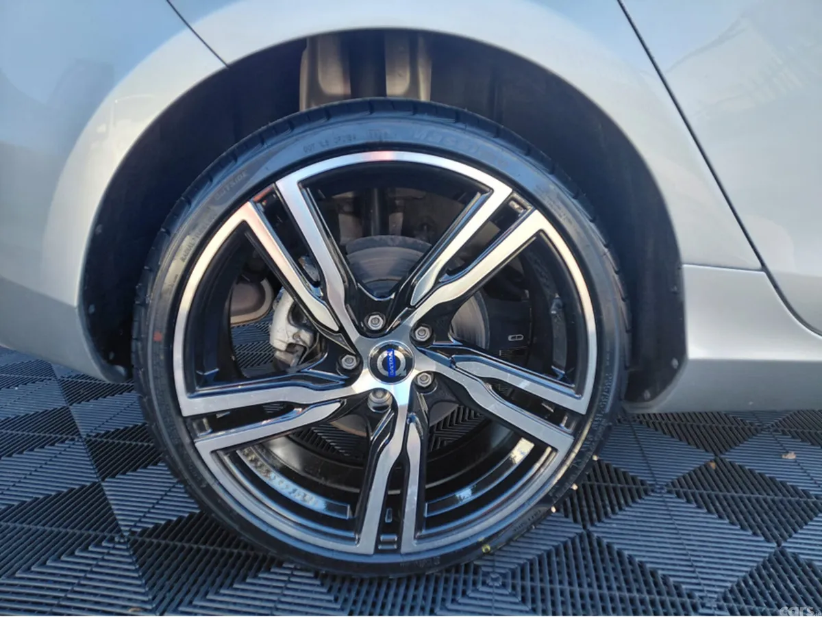 Volvo V40 Hatchback, Petrol, 2015, Silver