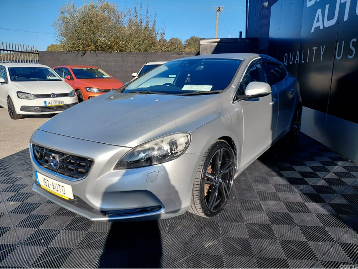 Volvo V40 Hatchback, Petrol, 2015, Silver