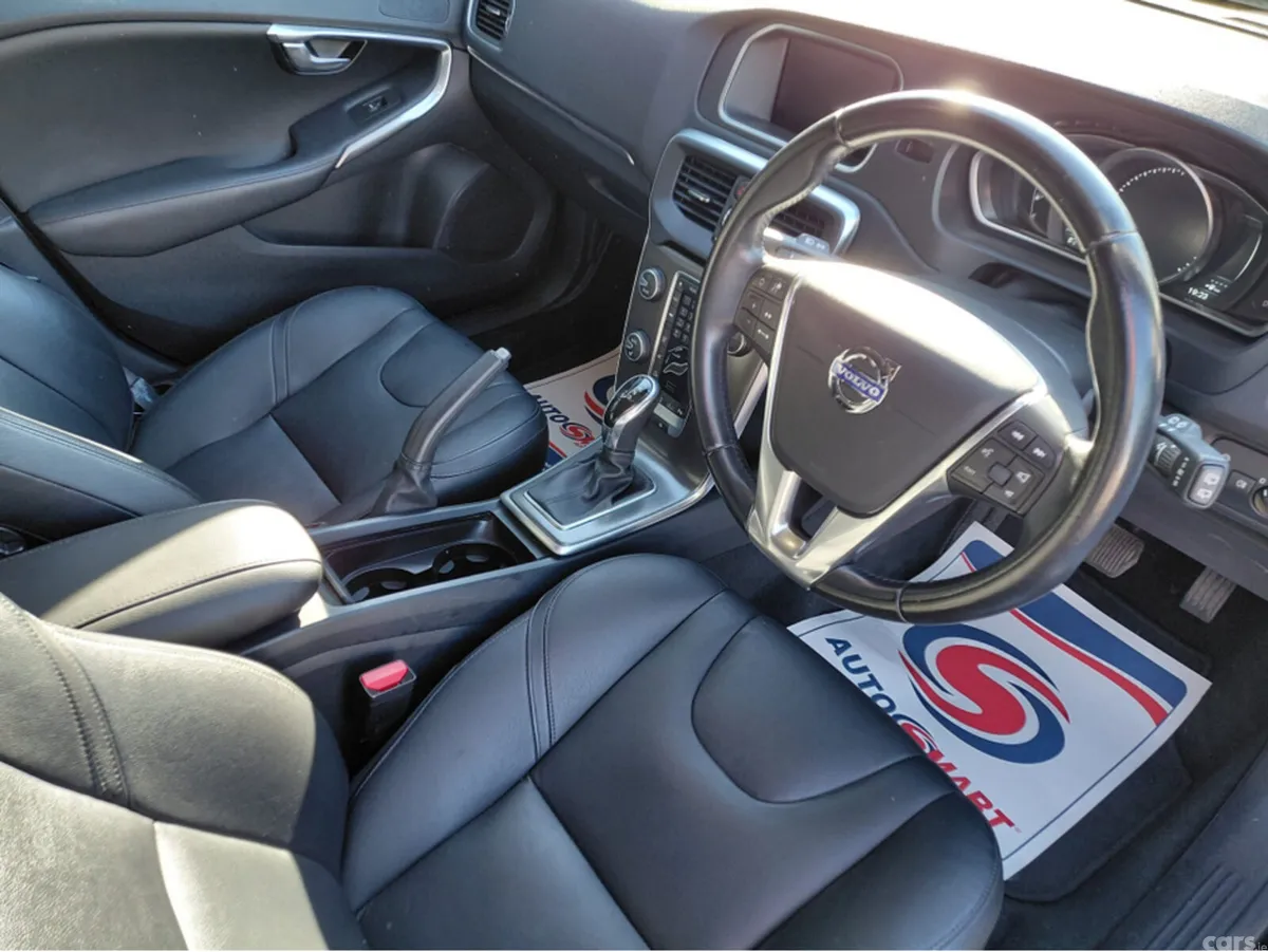 Volvo V40 Hatchback, Petrol, 2015, Black