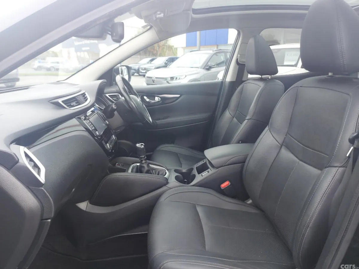 Nissan Qashqai MPV, Diesel, 2017, Black