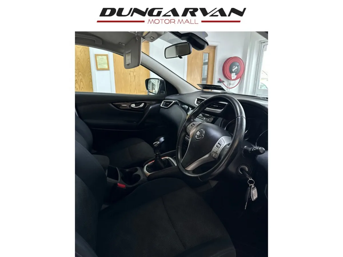 Nissan Qashqai MPV, Petrol, 2015, Silver