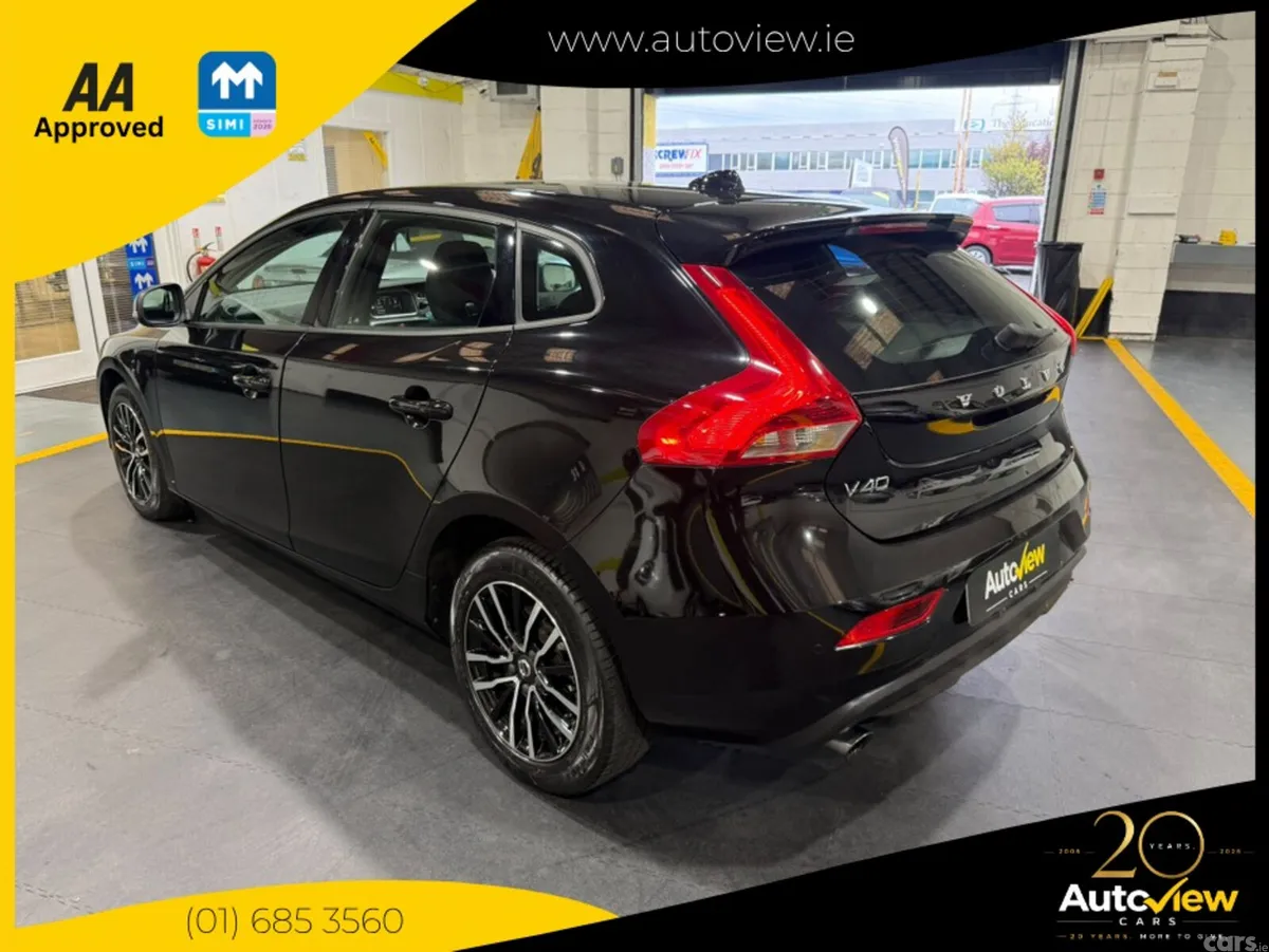 Volvo V40 Hatchback, Petrol, 2019, Black