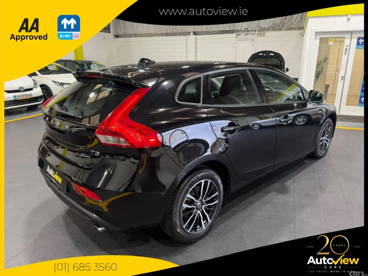 Volvo V40 Hatchback, Petrol, 2019, Black