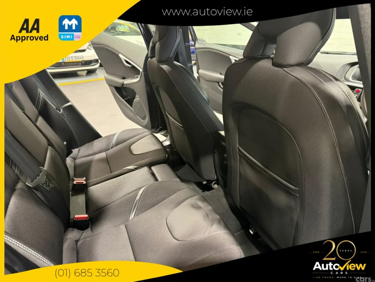 Volvo V40 Hatchback, Petrol, 2019, Black