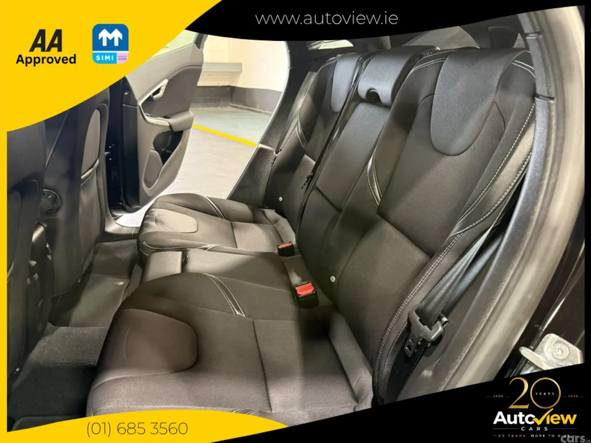 Volvo V40 Hatchback, Petrol, 2019, Black