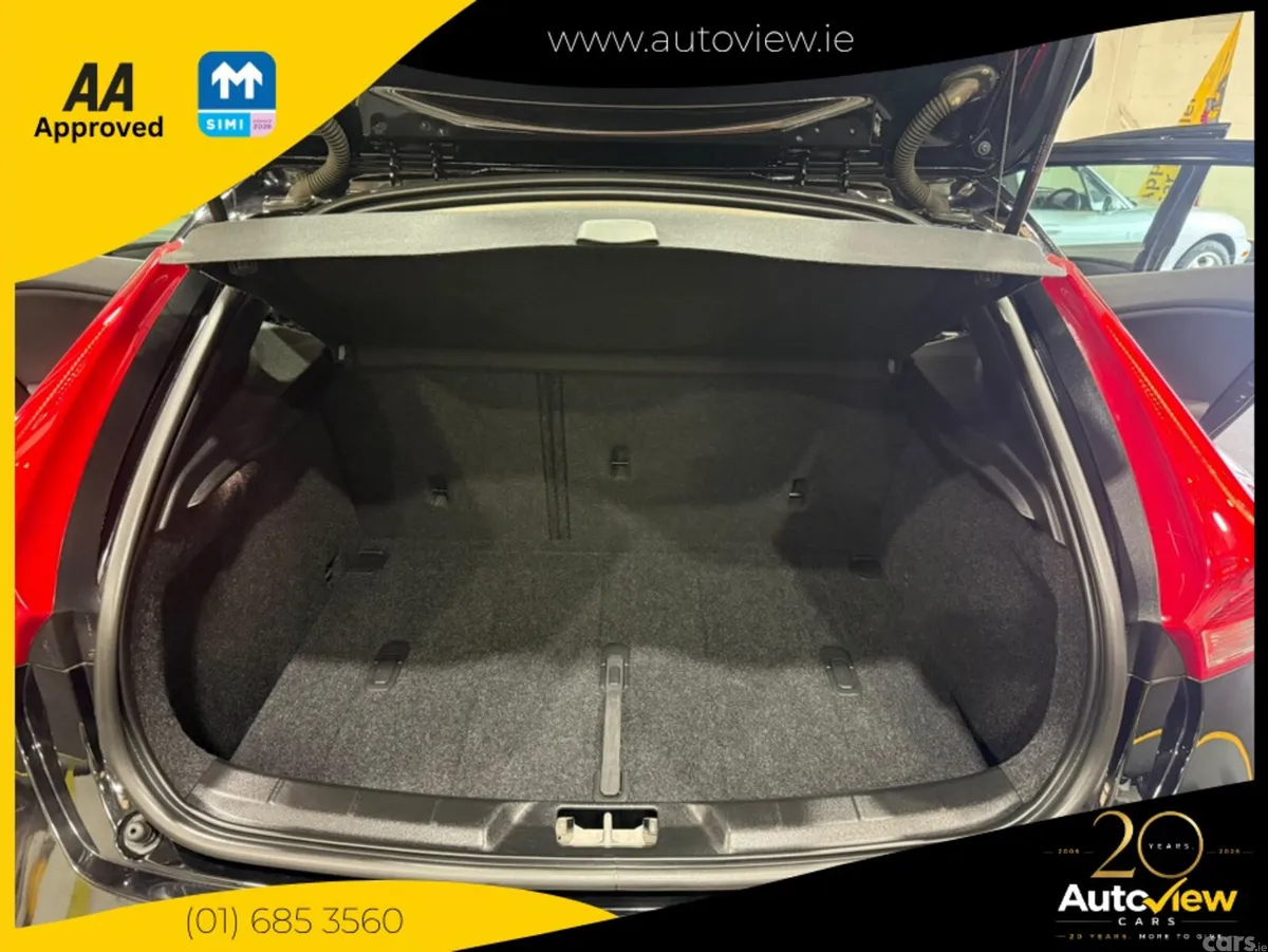 Volvo V40 Hatchback, Petrol, 2019, Black