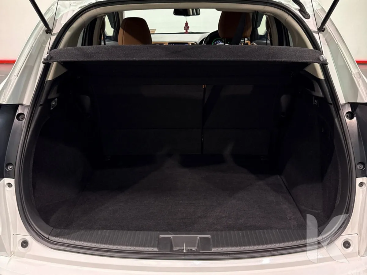 Honda Vezel Estate, Petrol Hybrid, 2019, White