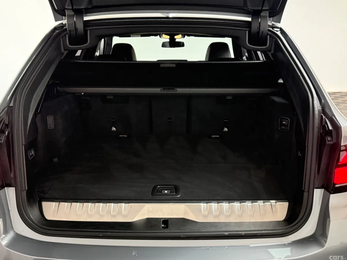 BMW 5-Series Estate, Petrol Plug-in Hybrid, 2024, Grey