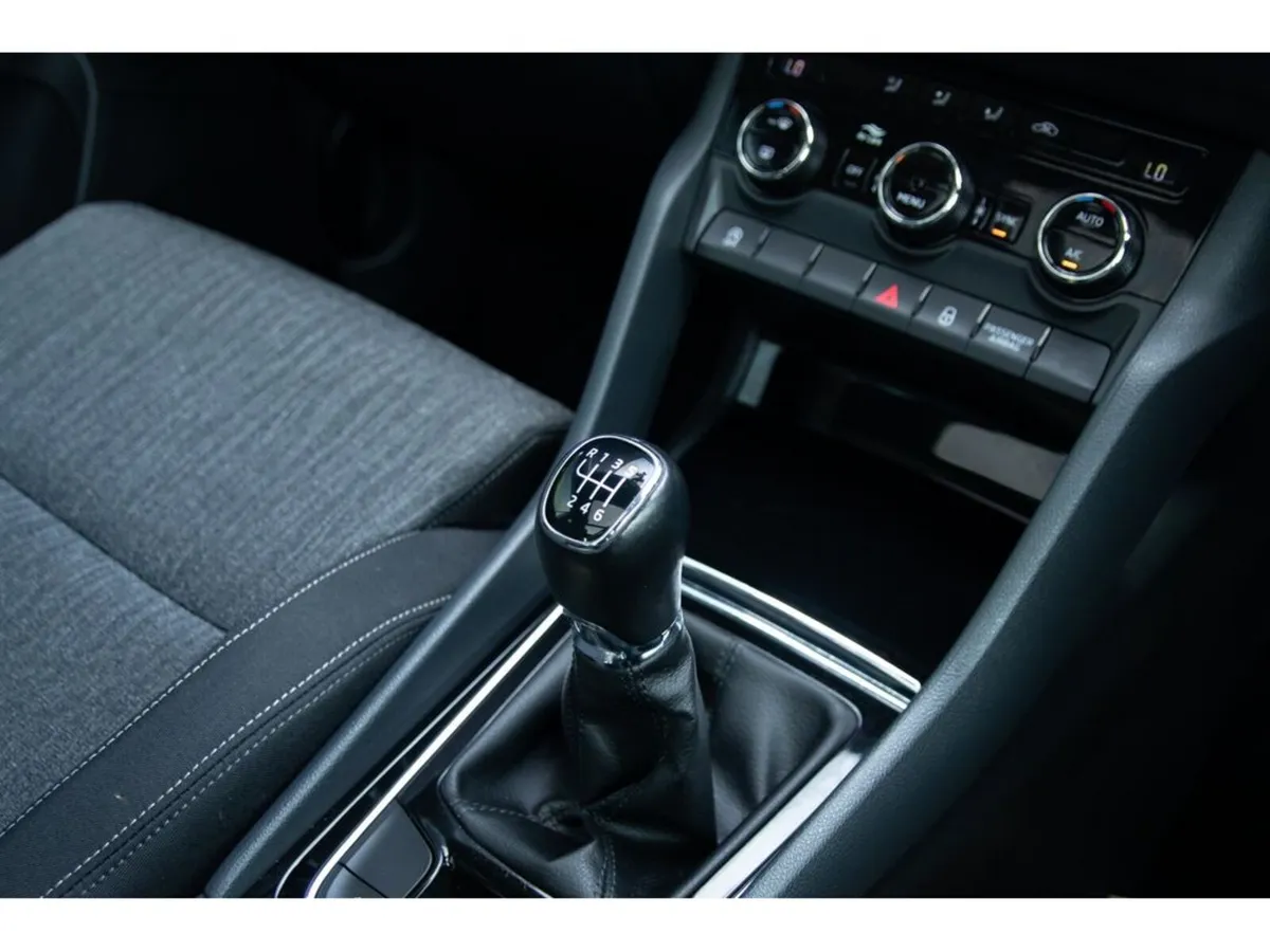 Skoda Karoq Estate, Diesel, 2019, Grey