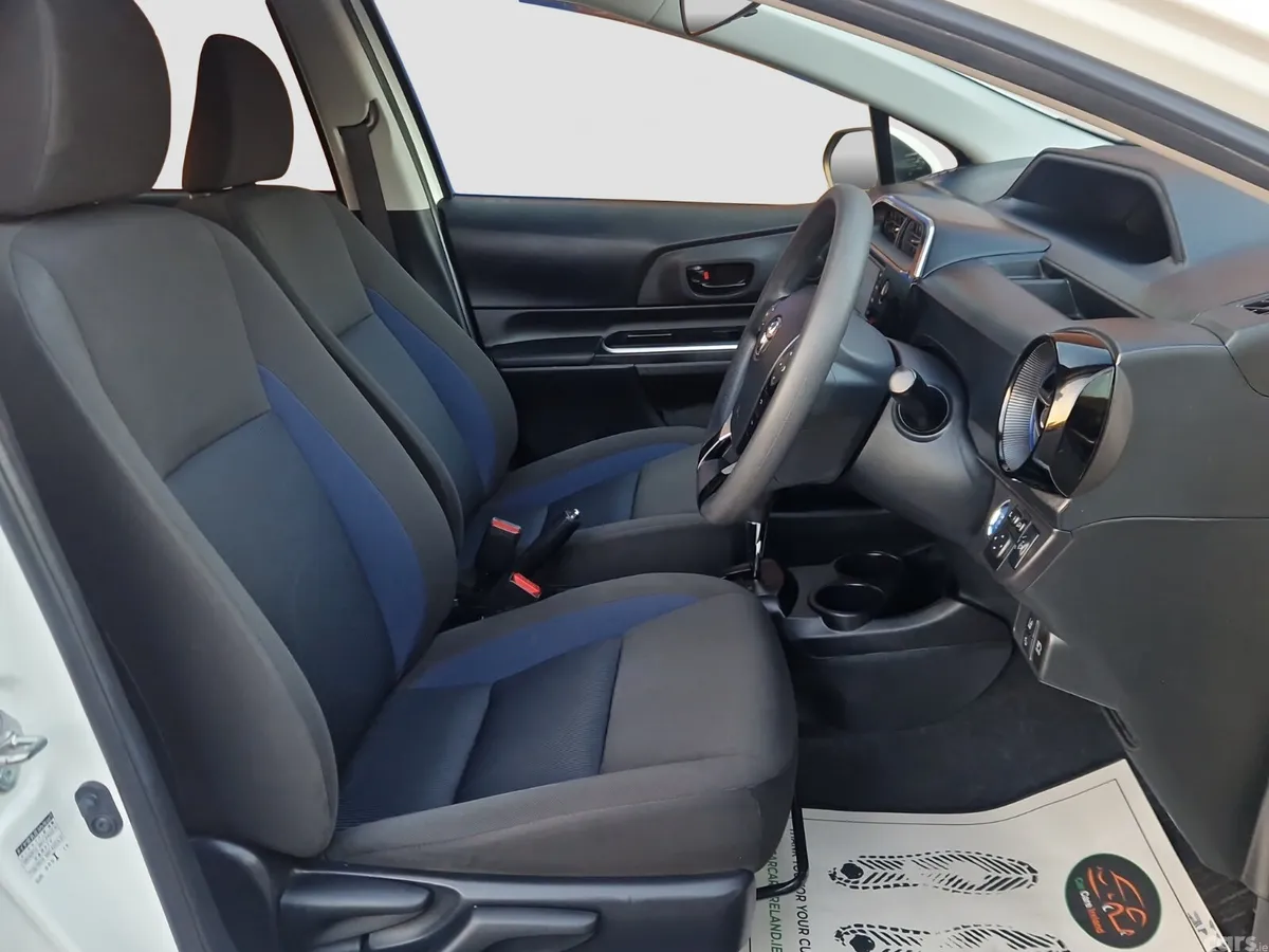 Toyota Aqua Hatchback, Petrol Hybrid, 2021, White