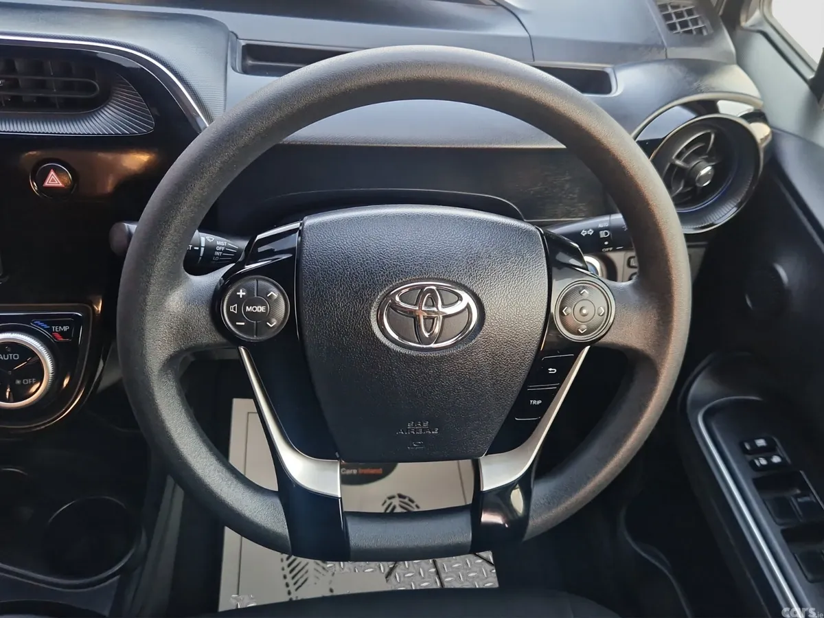 Toyota Aqua Hatchback, Petrol Hybrid, 2021, White