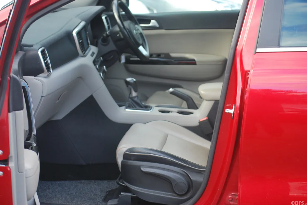 Kia Sportage SUV, Diesel Hybrid, 2020, Red