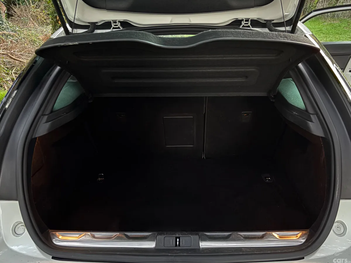 DS Automobiles DS 5 Hatchback, Diesel, 2015, White