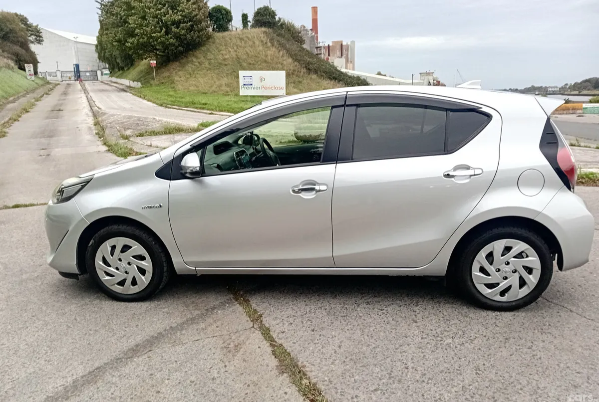 Toyota Aqua Hatchback, Petrol Hybrid, 2018, Silver