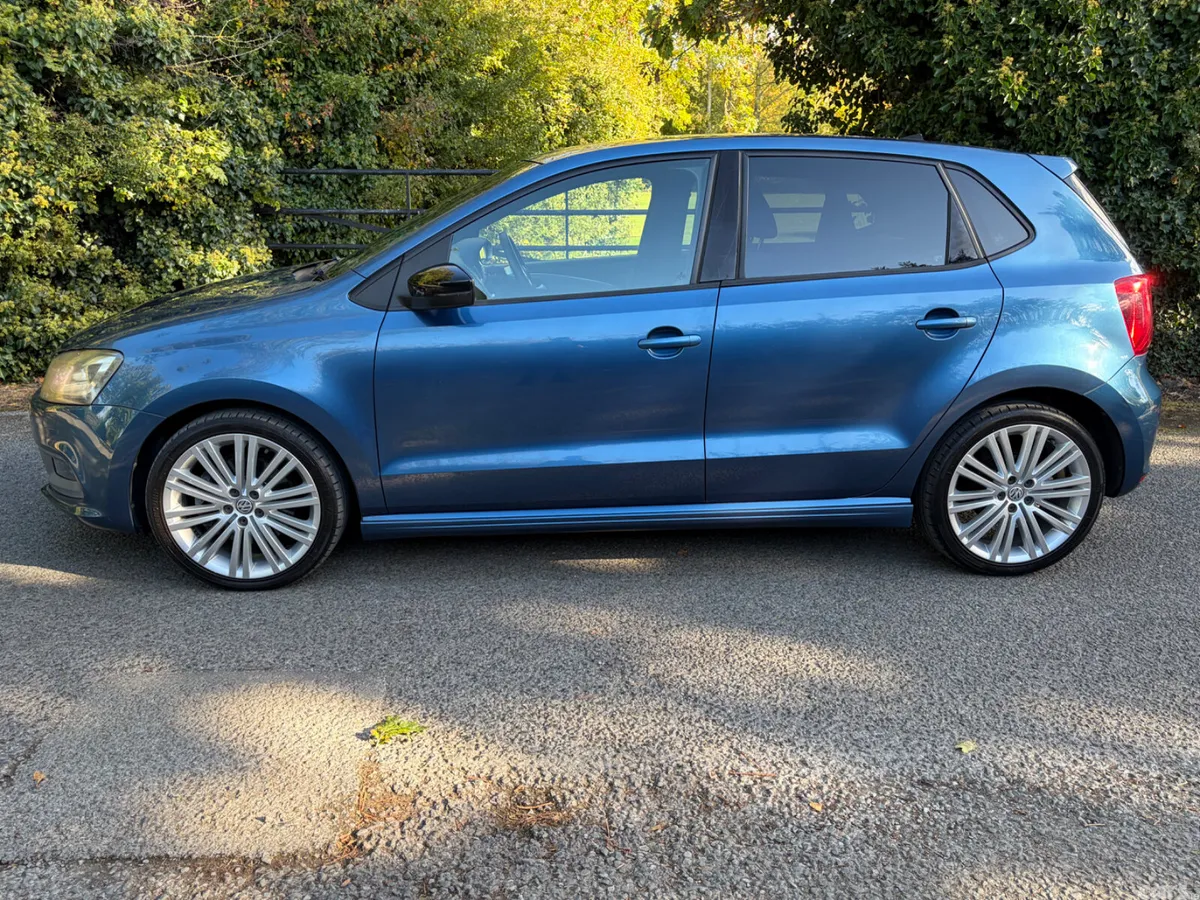 Volkswagen Polo Hatchback, Petrol, 2015, Blue