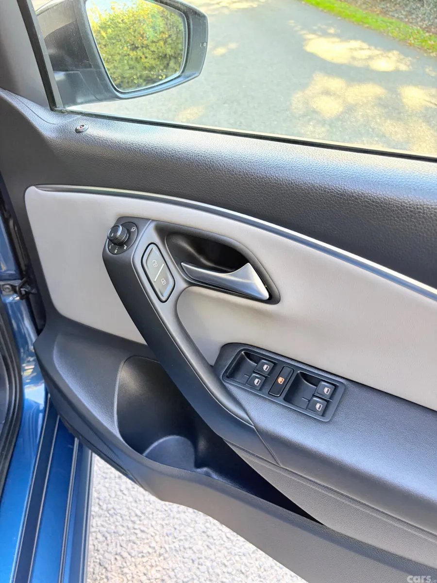 Volkswagen Polo Hatchback, Petrol, 2015, Blue