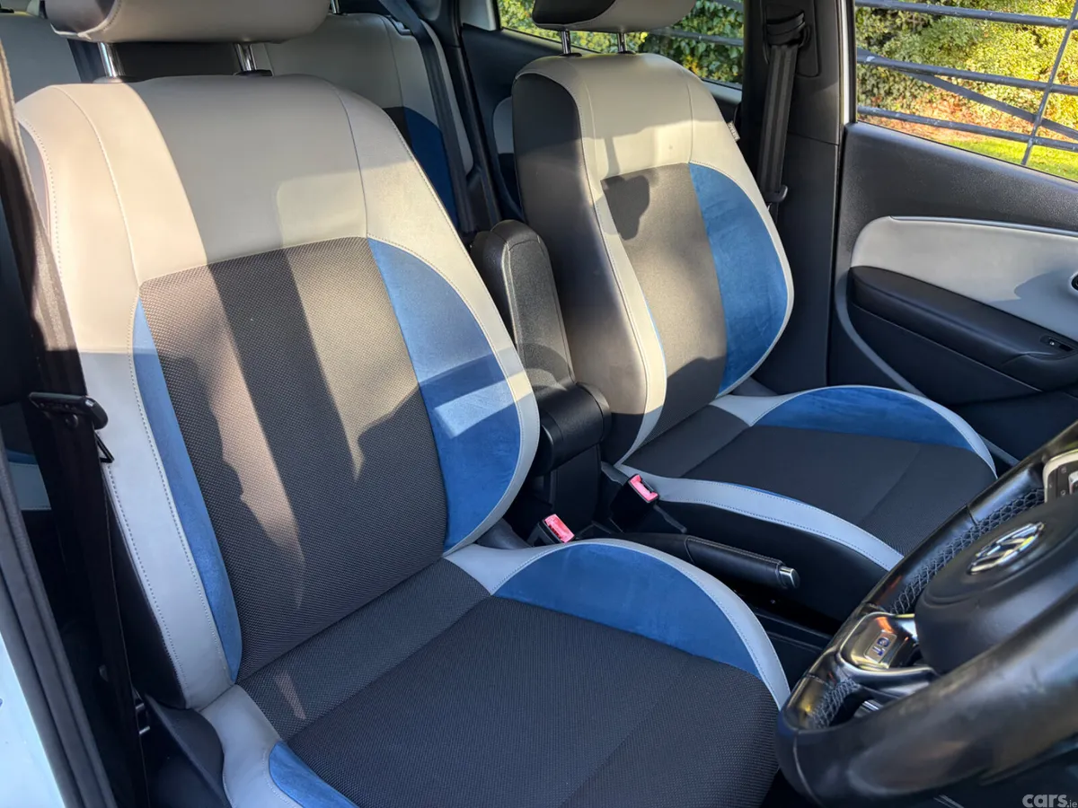 Volkswagen Polo Hatchback, Petrol, 2014, Blue