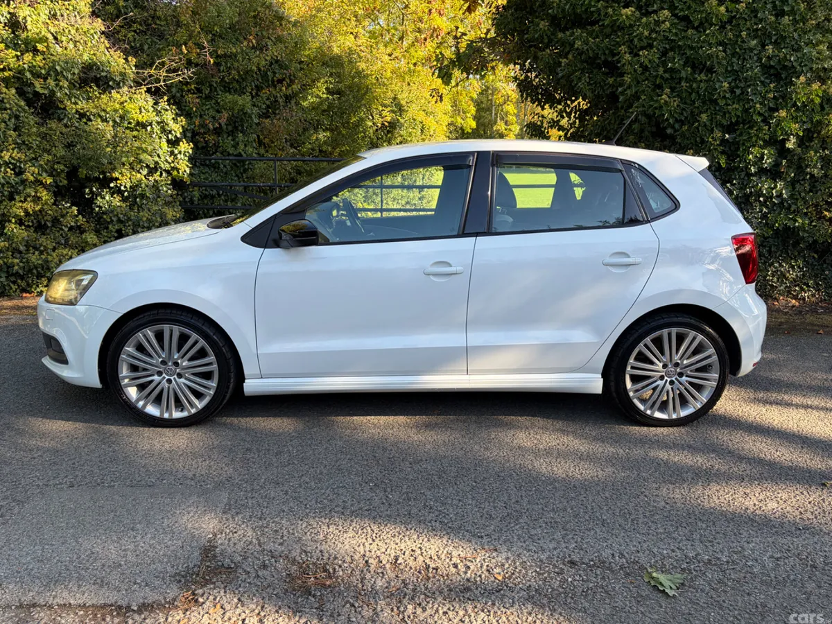 Volkswagen Polo Hatchback, Petrol, 2014, Blue