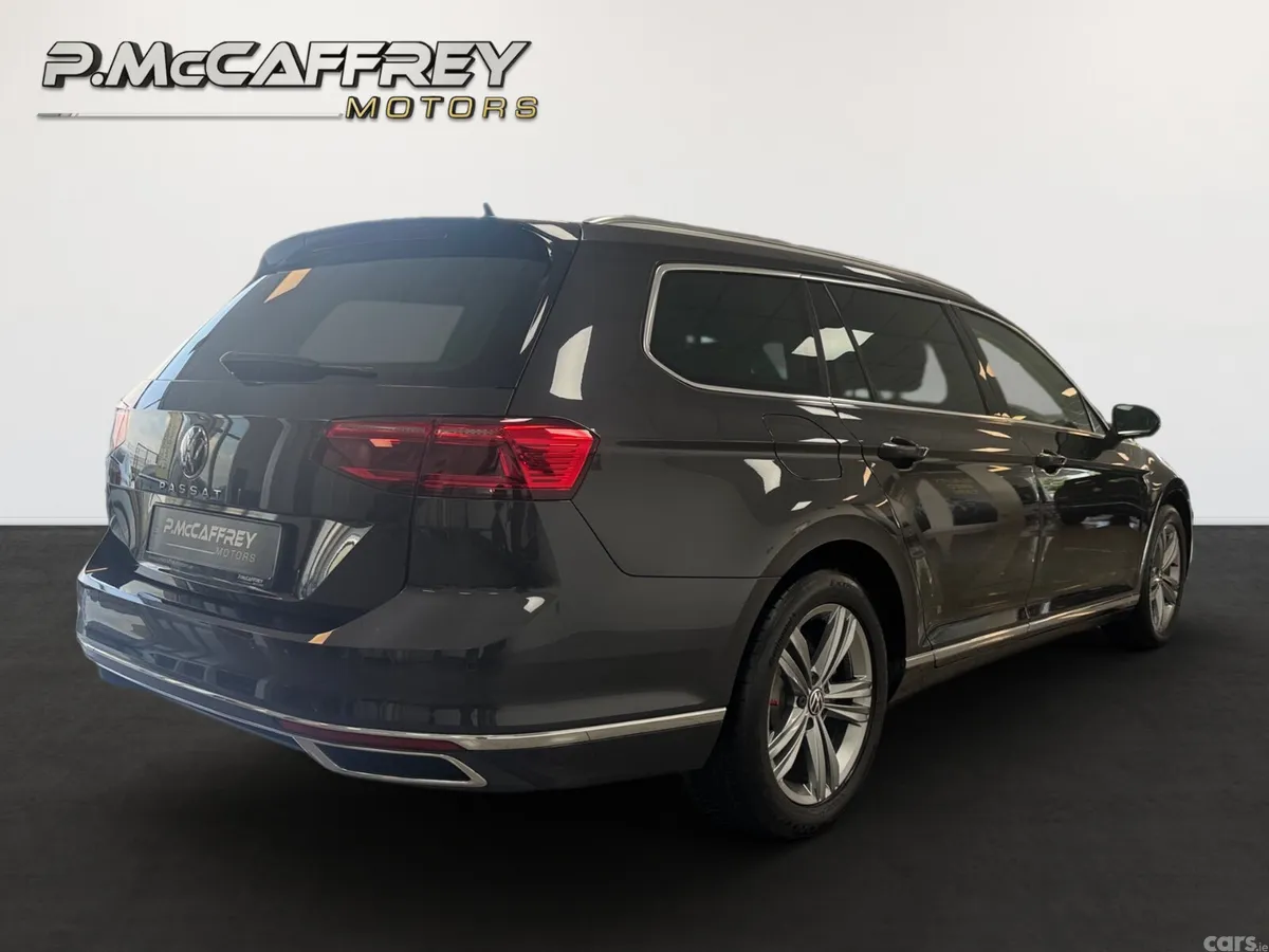 Volkswagen Passat Estate, Diesel, 2022, Grey