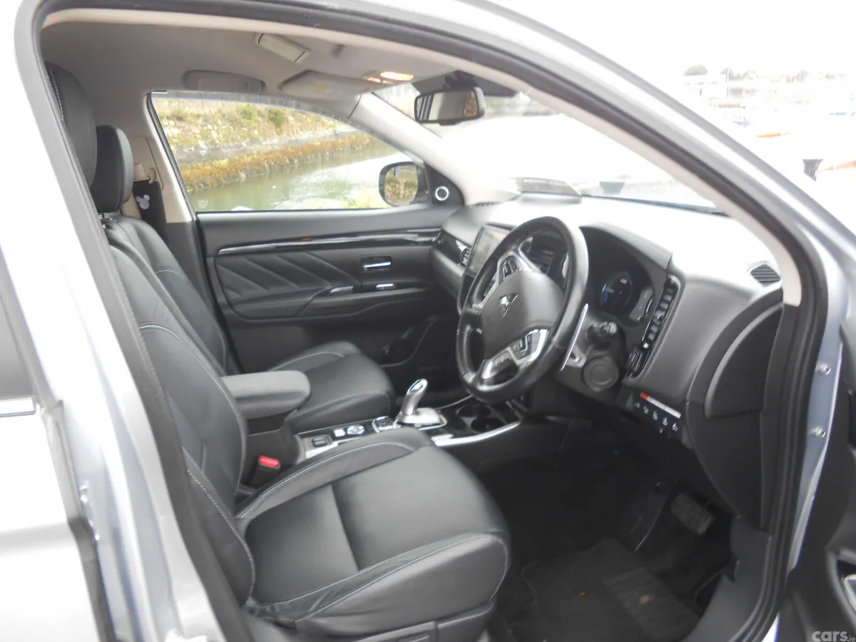 Mitsubishi Outlander SUV, Petrol Plug-in Hybrid, 2017, Silver