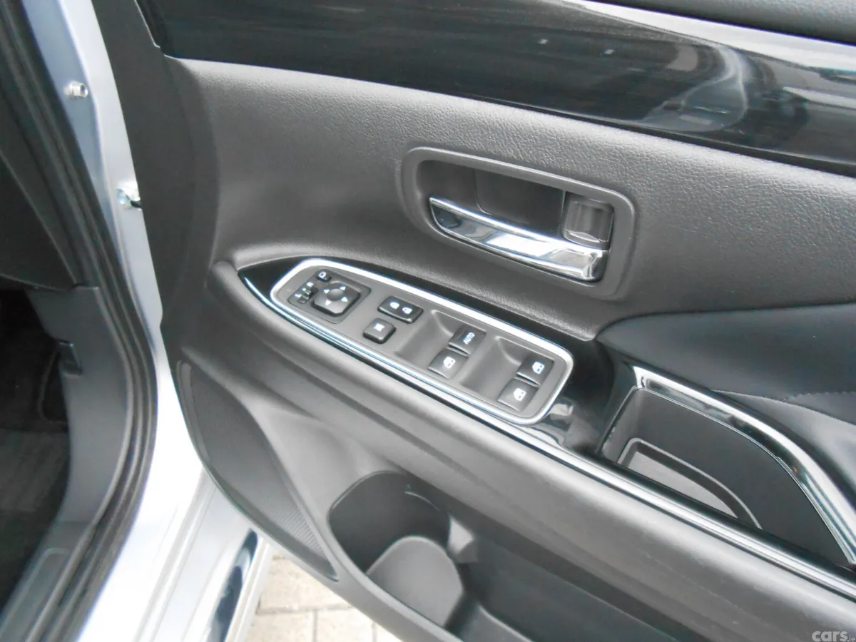 Mitsubishi Outlander SUV, Petrol Plug-in Hybrid, 2017, Silver