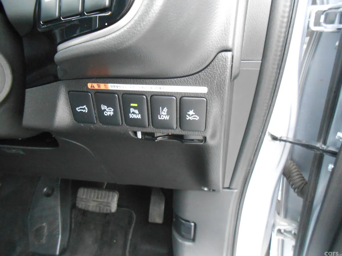 Mitsubishi Outlander SUV, Petrol Plug-in Hybrid, 2017, Silver