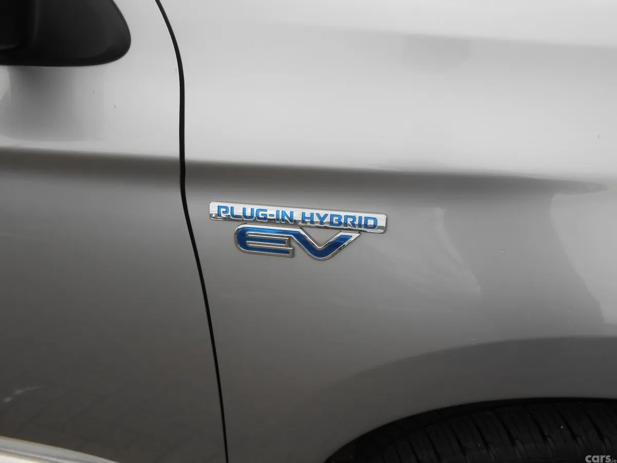 Mitsubishi Outlander SUV, Petrol Plug-in Hybrid, 2017, Silver
