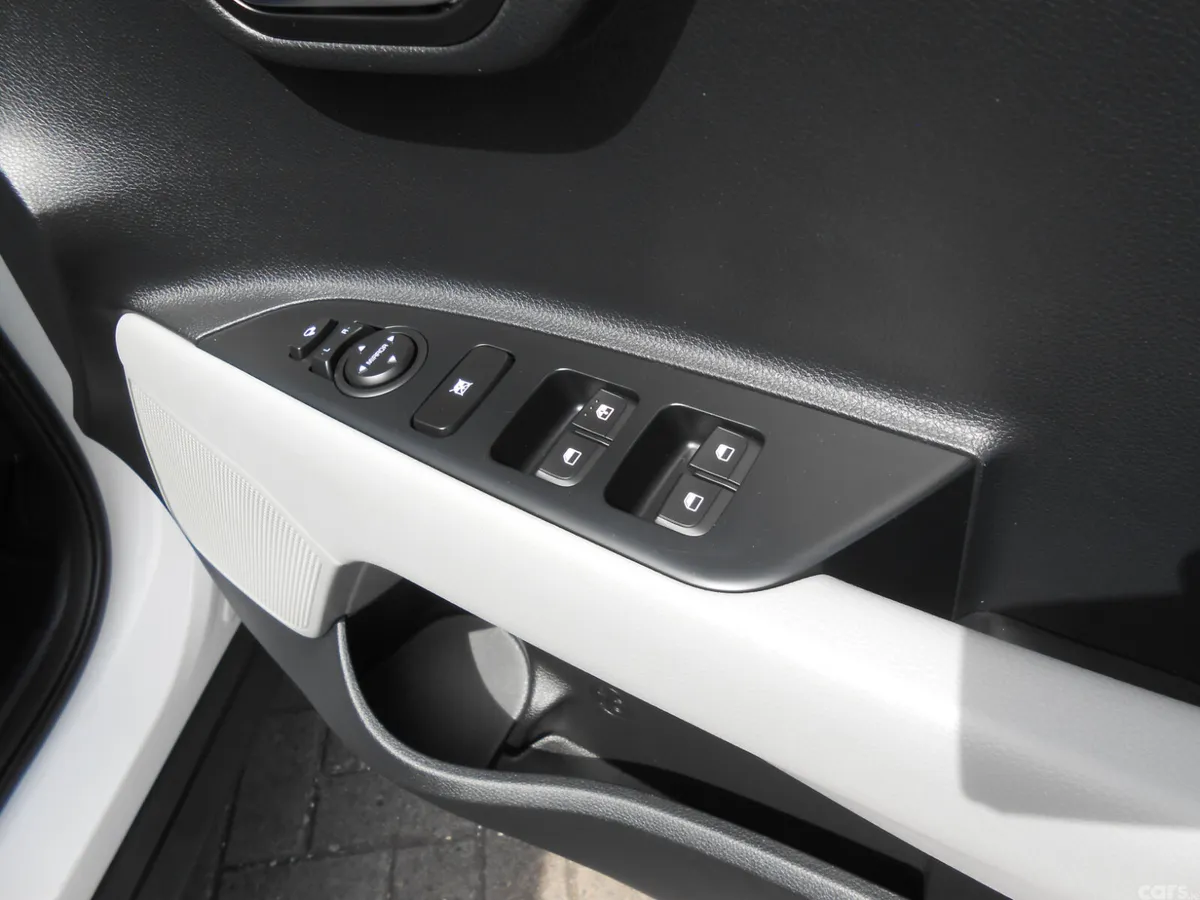 Kia Stonic SUV, Petrol, 2018, White