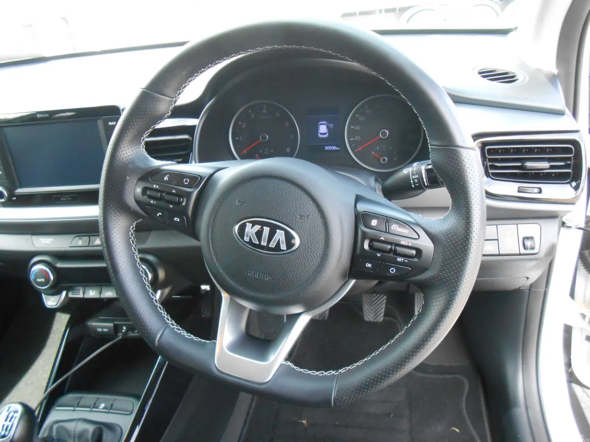 Kia Stonic SUV, Petrol, 2018, White
