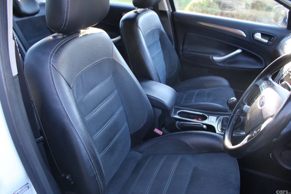 Ford Mondeo Saloon, Diesel, 2008, White