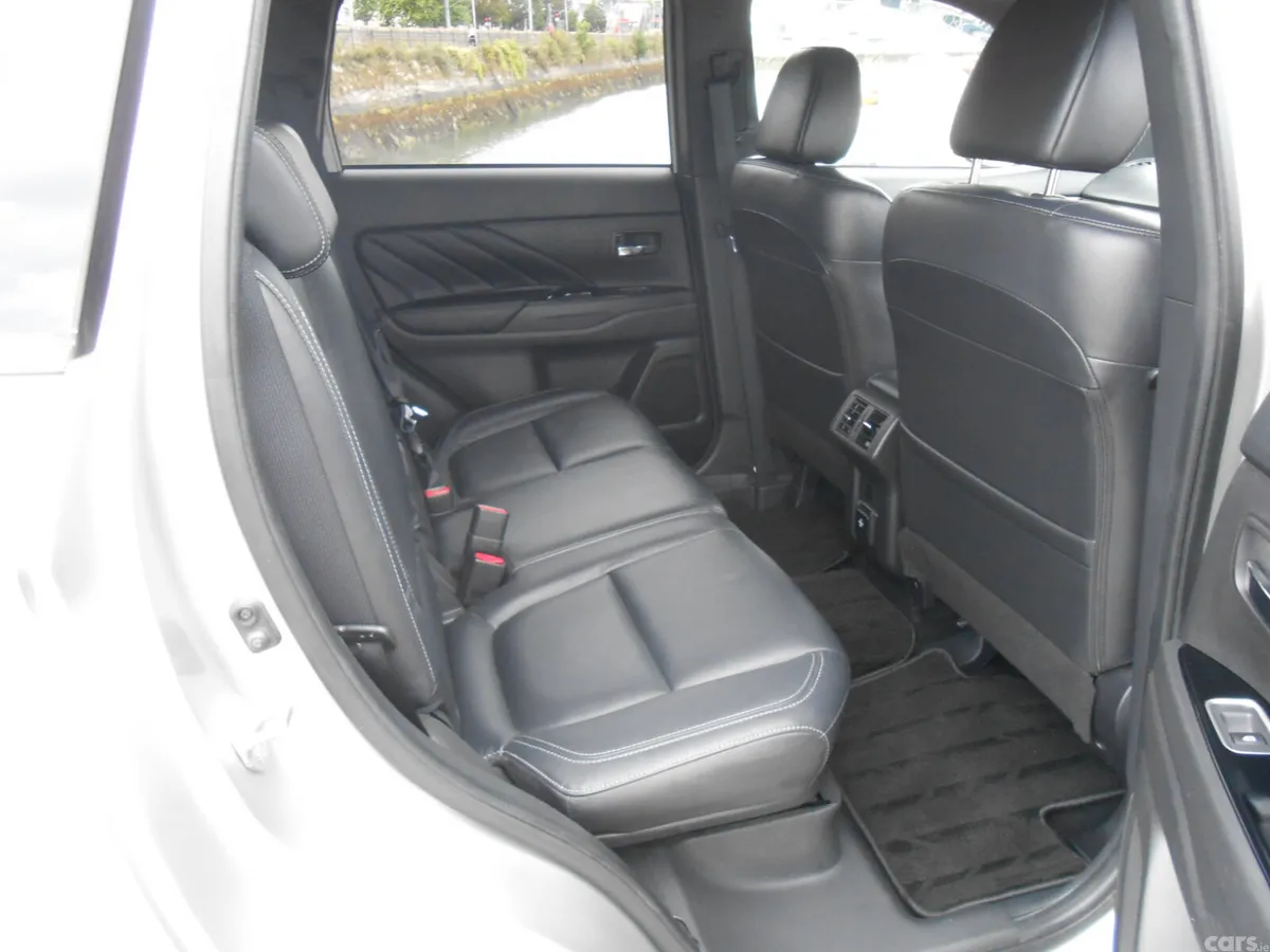 Mitsubishi Outlander SUV, Petrol Plug-in Hybrid, 2019, Silver