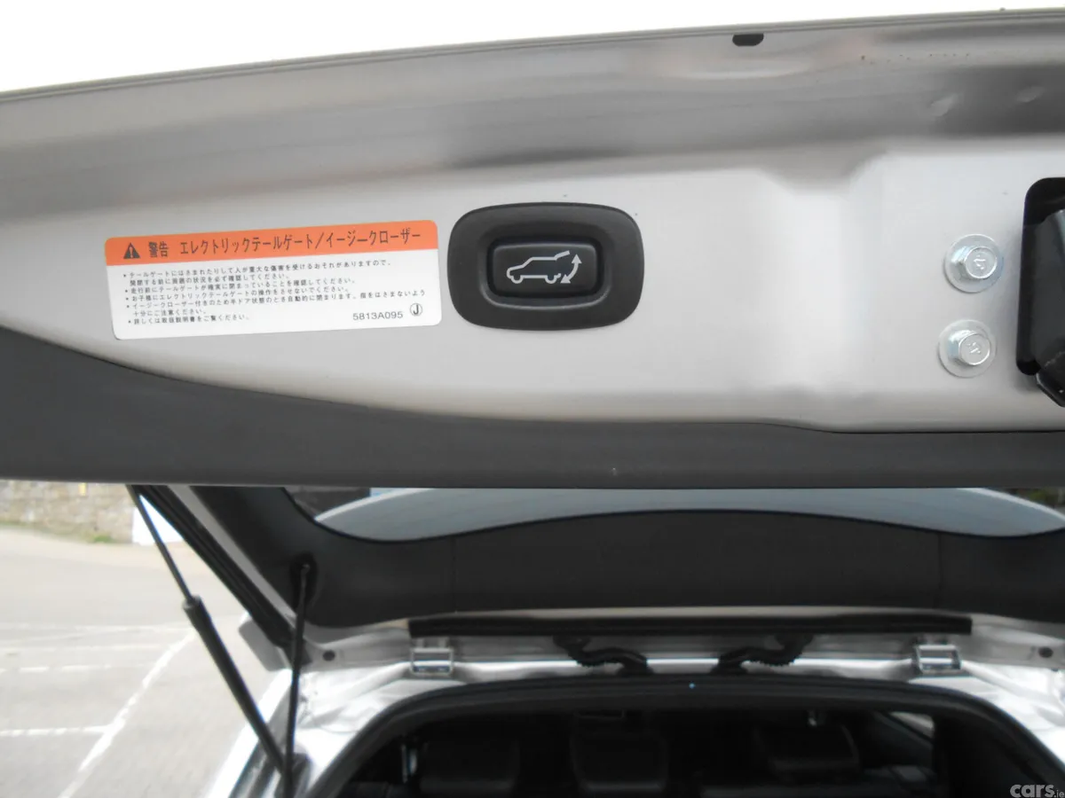Mitsubishi Outlander SUV, Petrol Plug-in Hybrid, 2019, Silver