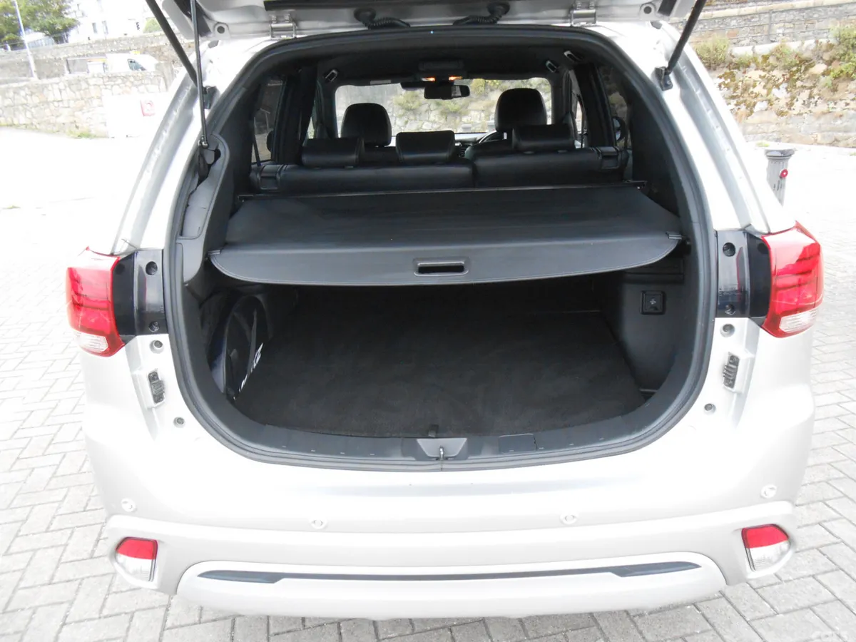 Mitsubishi Outlander SUV, Petrol Plug-in Hybrid, 2019, Silver