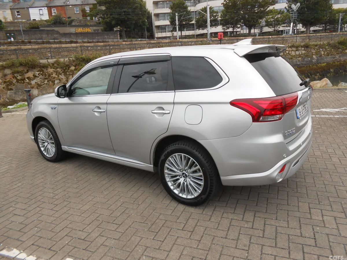Mitsubishi Outlander SUV, Petrol Plug-in Hybrid, 2019, Silver