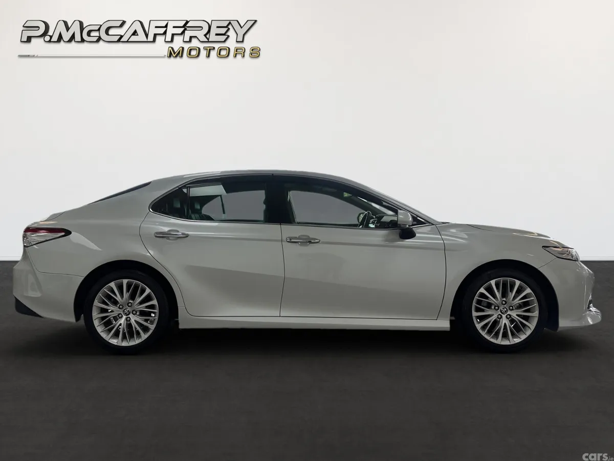 Toyota Camry Saloon, Petrol Hybrid, 2020, White
