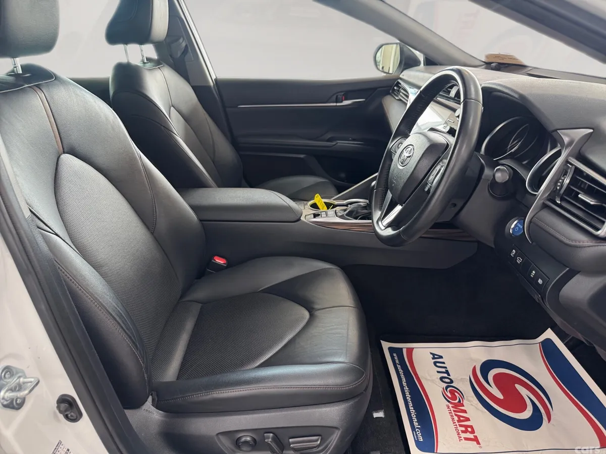 Toyota Camry Saloon, Petrol Hybrid, 2020, White