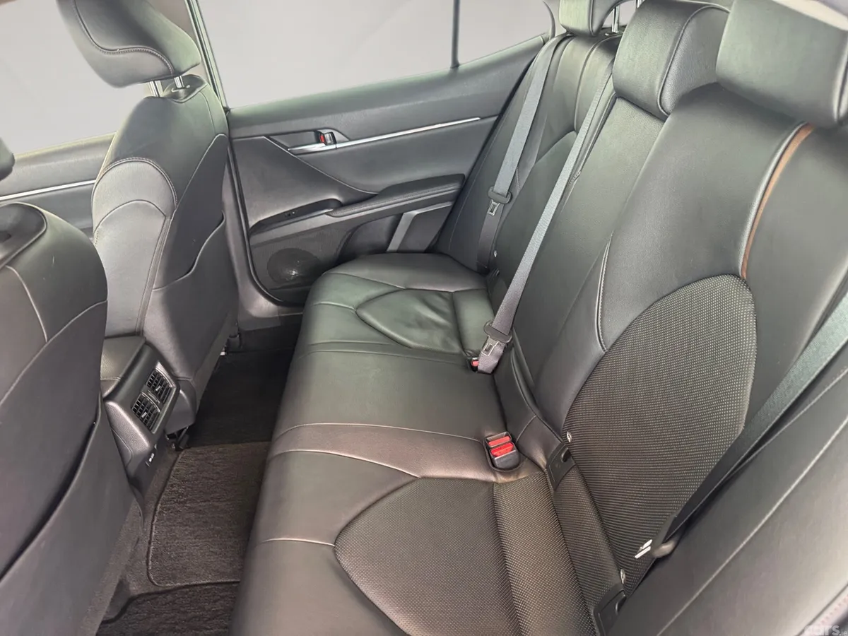 Toyota Camry Saloon, Petrol Hybrid, 2020, White