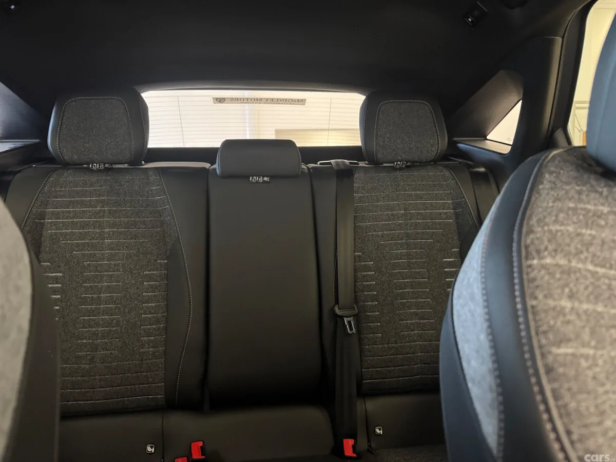 Peugeot 3008 MPV, Petrol, 2025, Grey