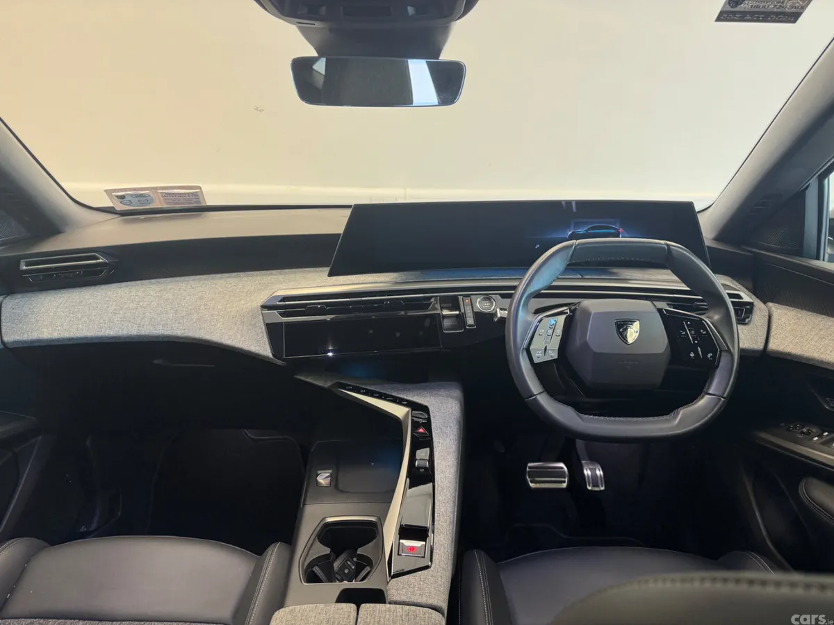 Peugeot 3008 MPV, Petrol, 2025, Grey