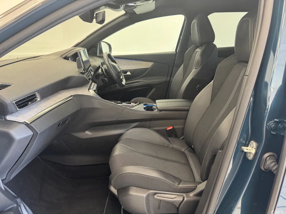Peugeot 3008 MPV, Diesel, 2024, Blue