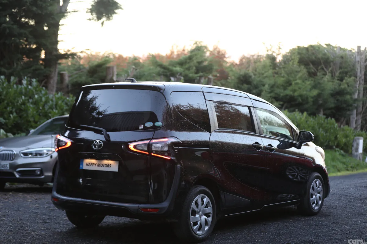 Toyota Sienta Estate, Petrol, 2018, Black