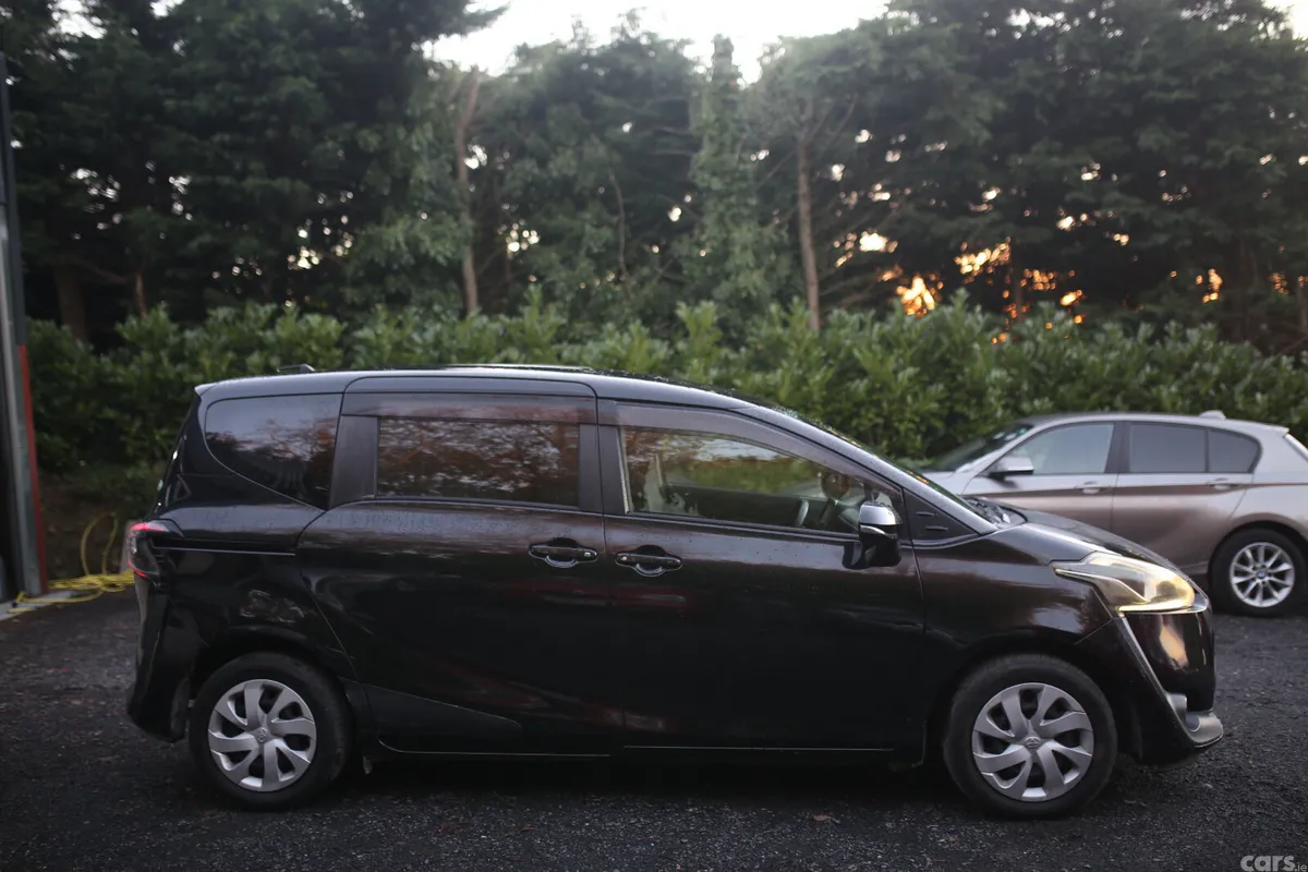 Toyota Sienta Estate, Petrol, 2018, Black