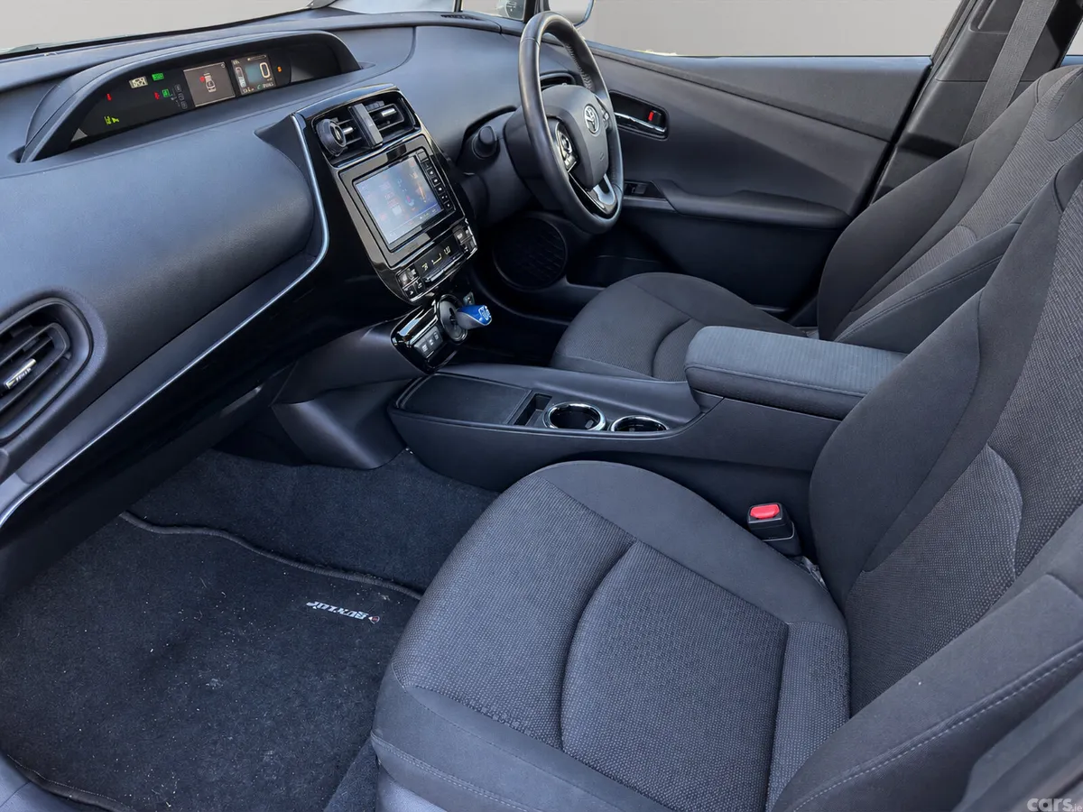 Toyota Prius Hatchback, Petrol Hybrid, 2019, White