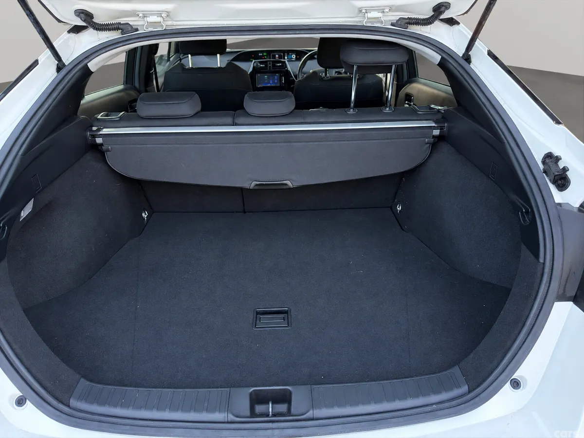 Toyota Prius Hatchback, Petrol Hybrid, 2019, White