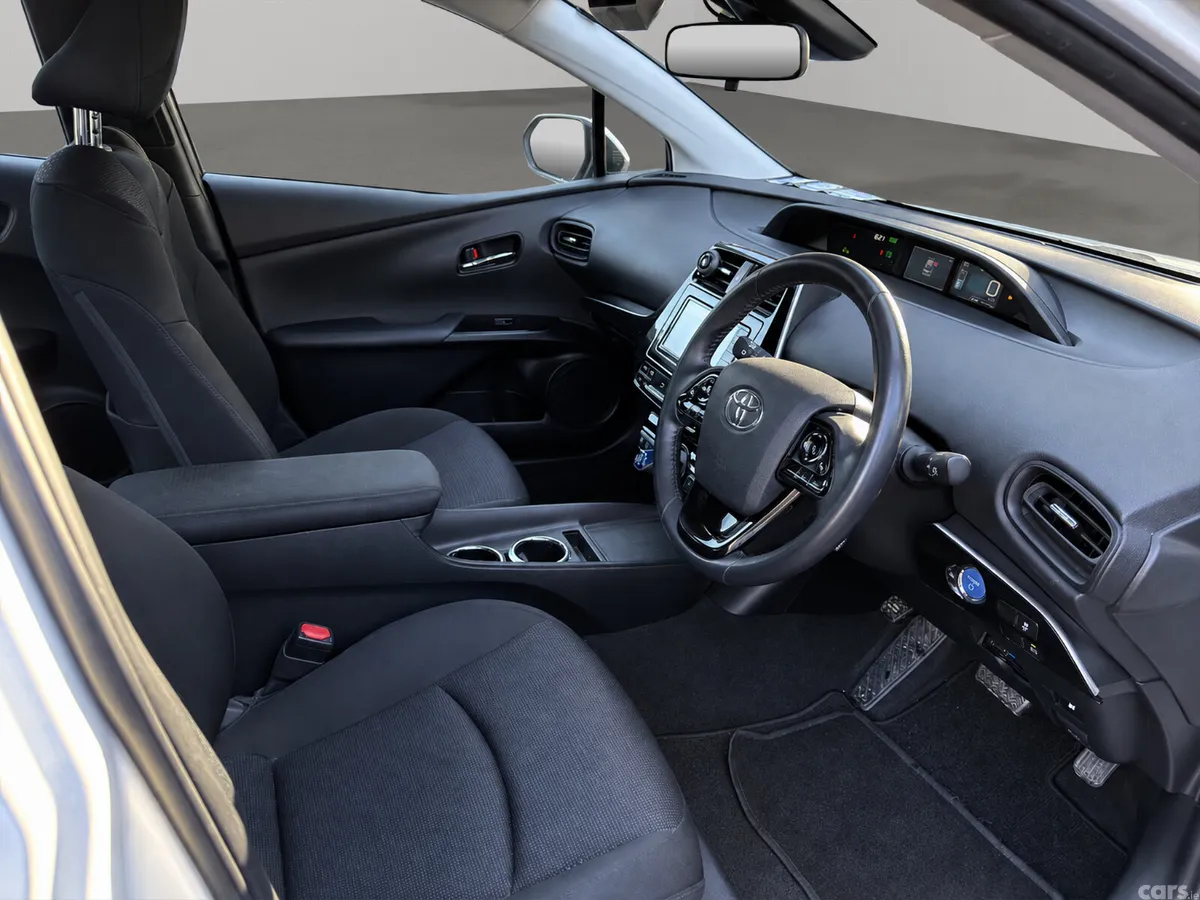 Toyota Prius Hatchback, Petrol Hybrid, 2019, White